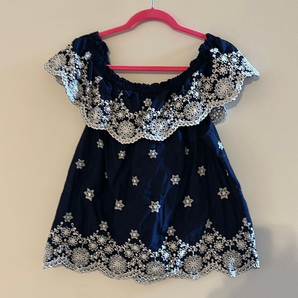 Maurices on/off shoulder navy/white top